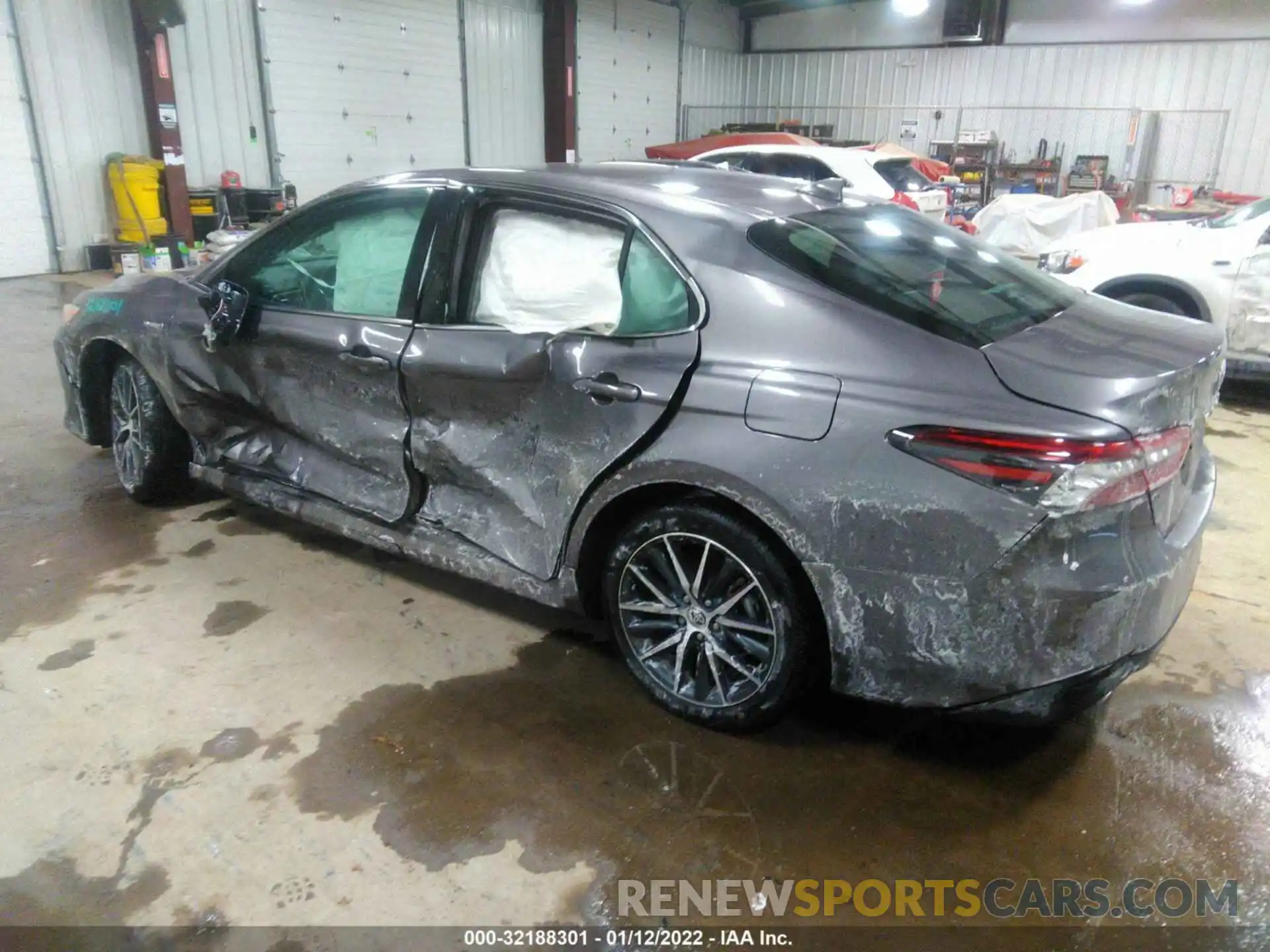 3 Photograph of a damaged car 4T1F31AK9MU566918 TOYOTA CAMRY 2021