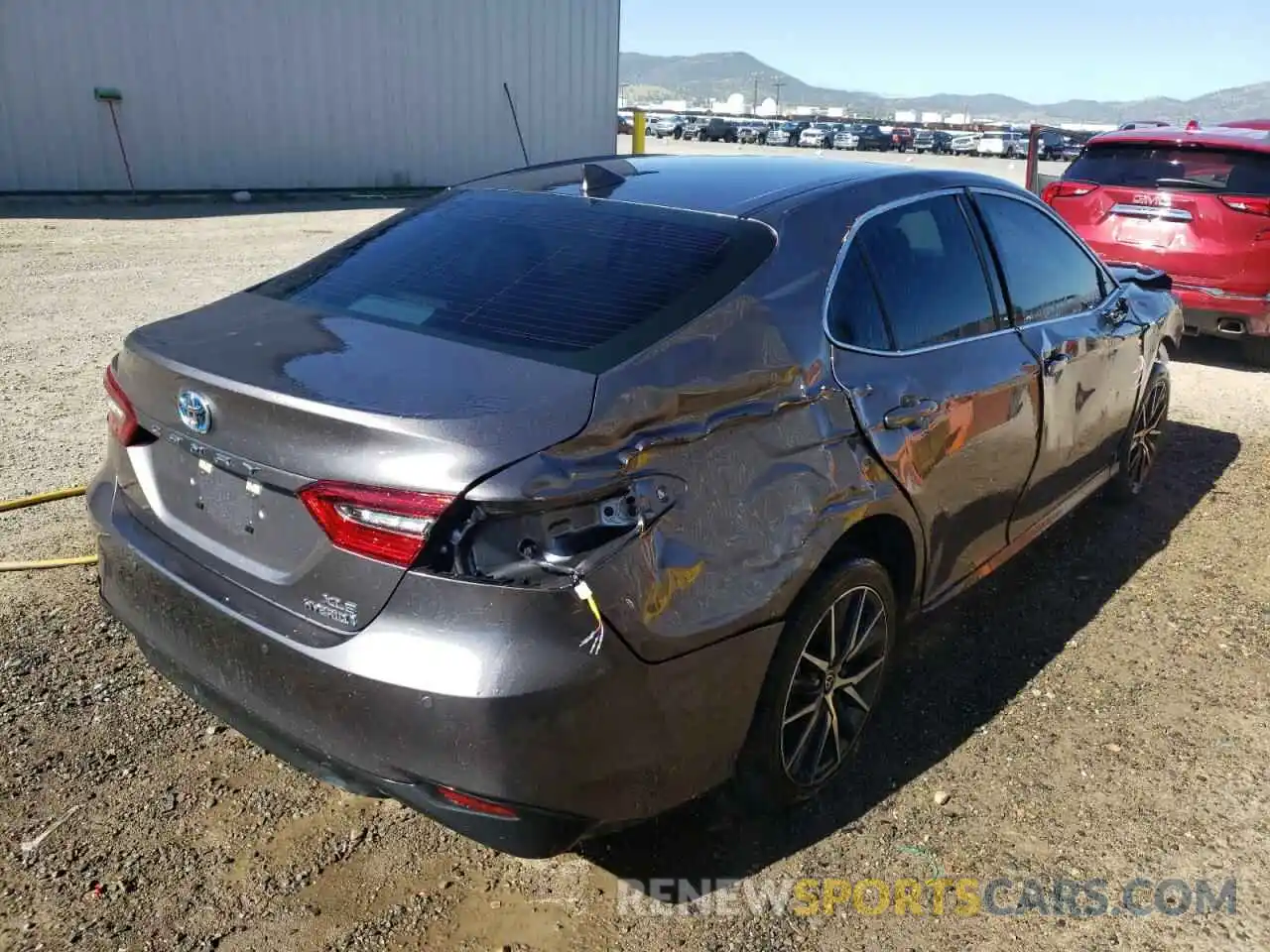 4 Photograph of a damaged car 4T1F31AK9MU569673 TOYOTA CAMRY 2021