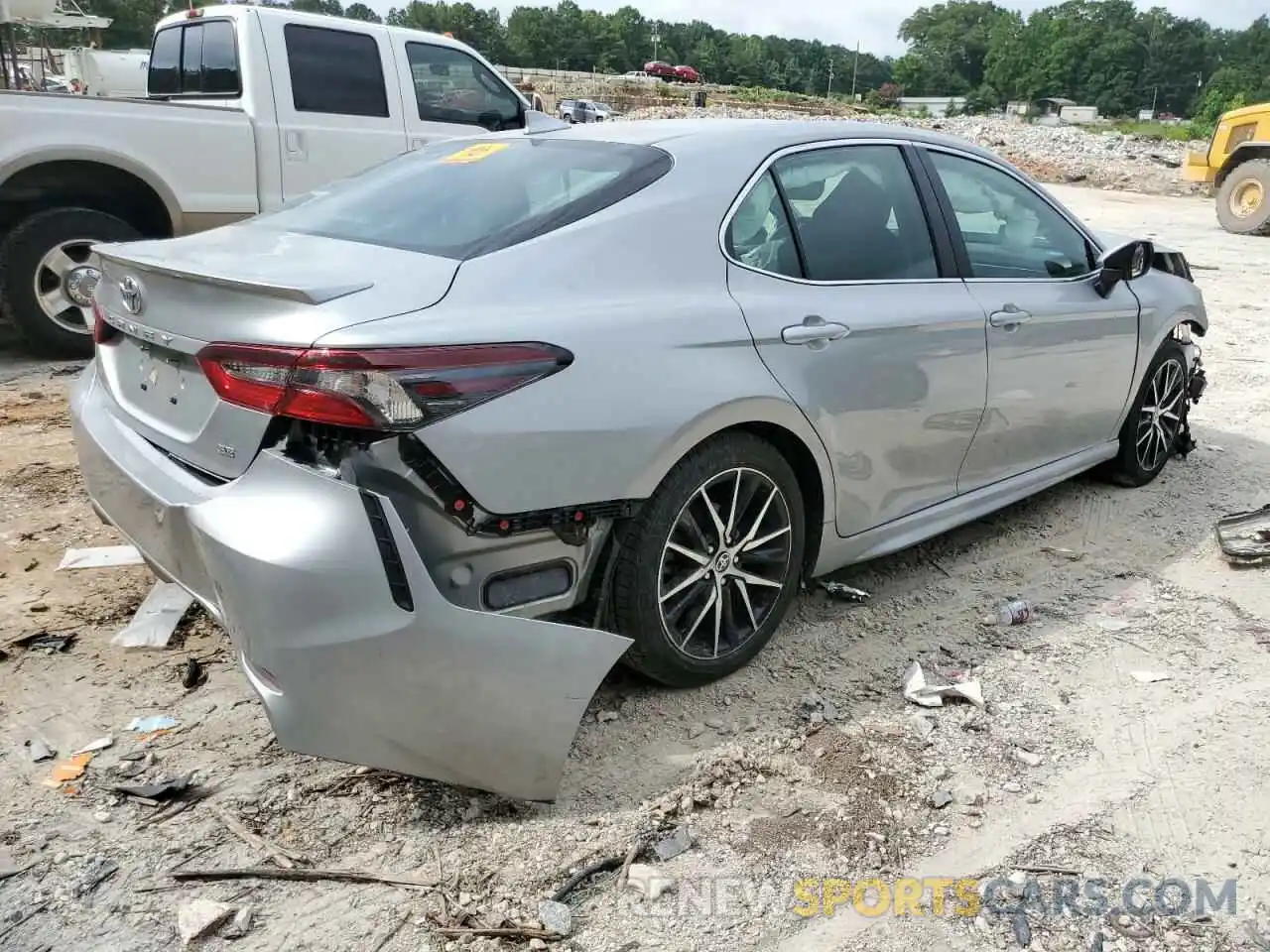 4 Photograph of a damaged car 4T1G11AK0MU415041 TOYOTA CAMRY 2021