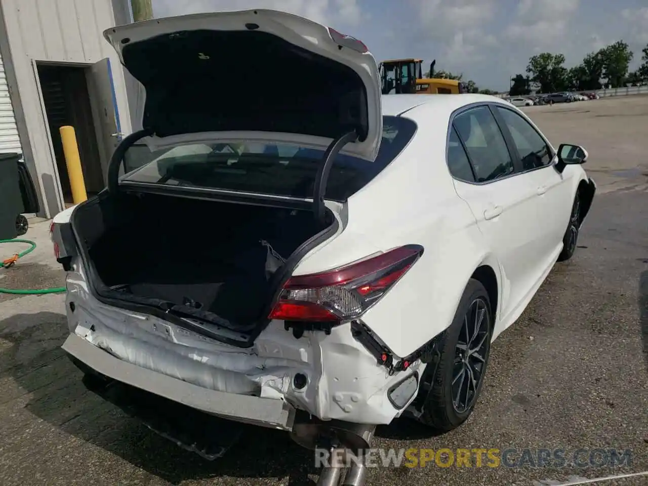 4 Photograph of a damaged car 4T1G11AK0MU465874 TOYOTA CAMRY 2021