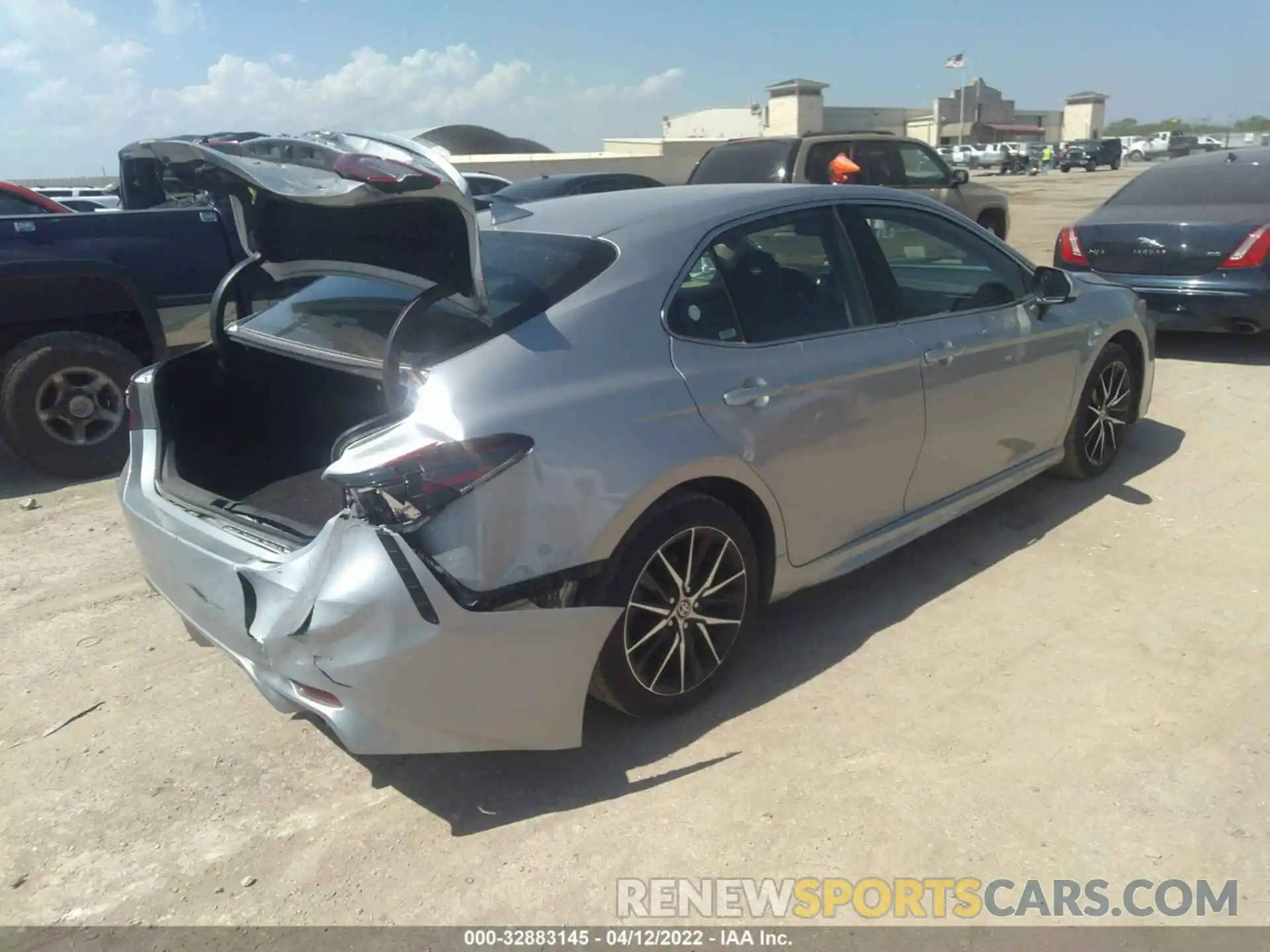 4 Photograph of a damaged car 4T1G11AK0MU467544 TOYOTA CAMRY 2021