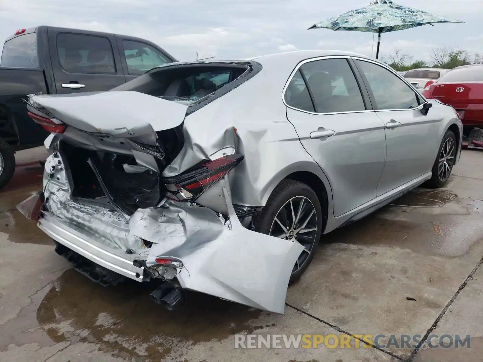 4 Photograph of a damaged car 4T1G11AK0MU472372 TOYOTA CAMRY 2021