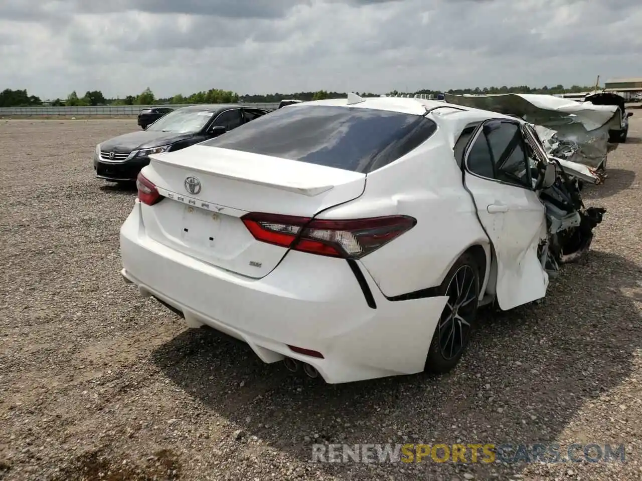 4 Photograph of a damaged car 4T1G11AK0MU476227 TOYOTA CAMRY 2021