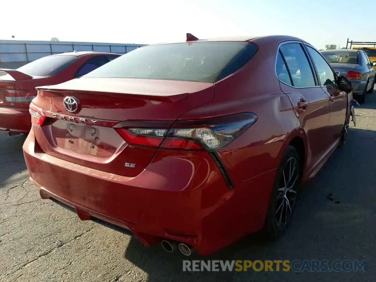 4 Photograph of a damaged car 4T1G11AK0MU489060 TOYOTA CAMRY 2021