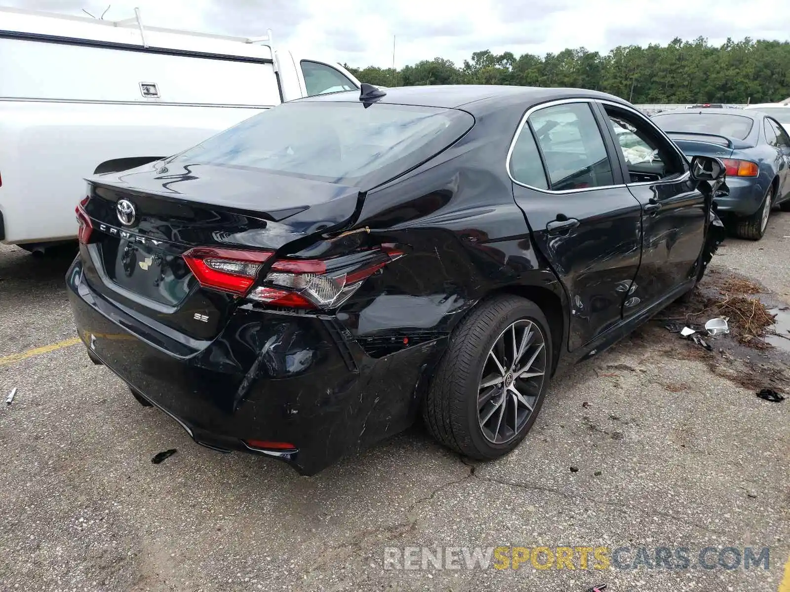 4 Photograph of a damaged car 4T1G11AK0MU525619 TOYOTA CAMRY 2021