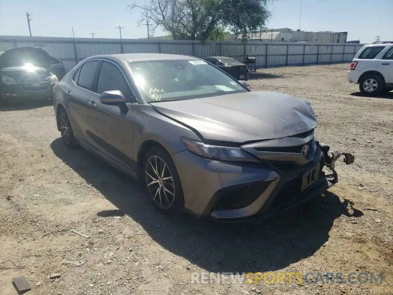 1 Photograph of a damaged car 4T1G11AK0MU527421 TOYOTA CAMRY 2021