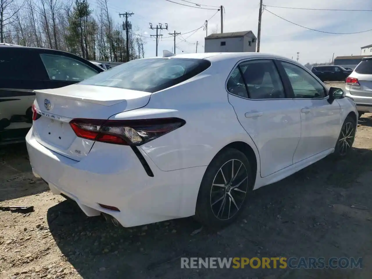 4 Photograph of a damaged car 4T1G11AK0MU542484 TOYOTA CAMRY 2021