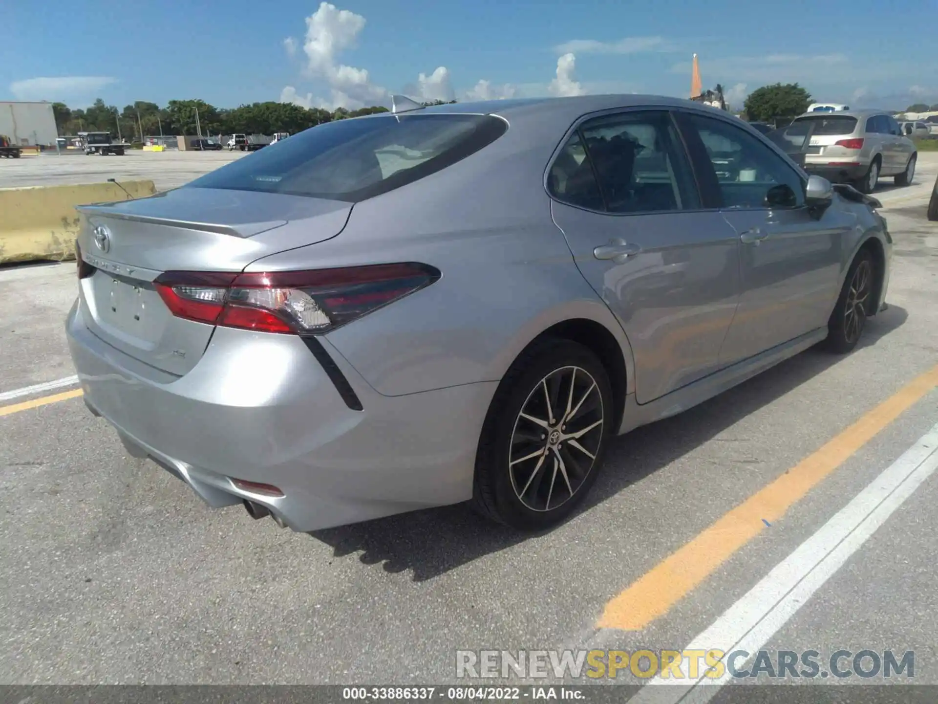 4 Photograph of a damaged car 4T1G11AK0MU549306 TOYOTA CAMRY 2021