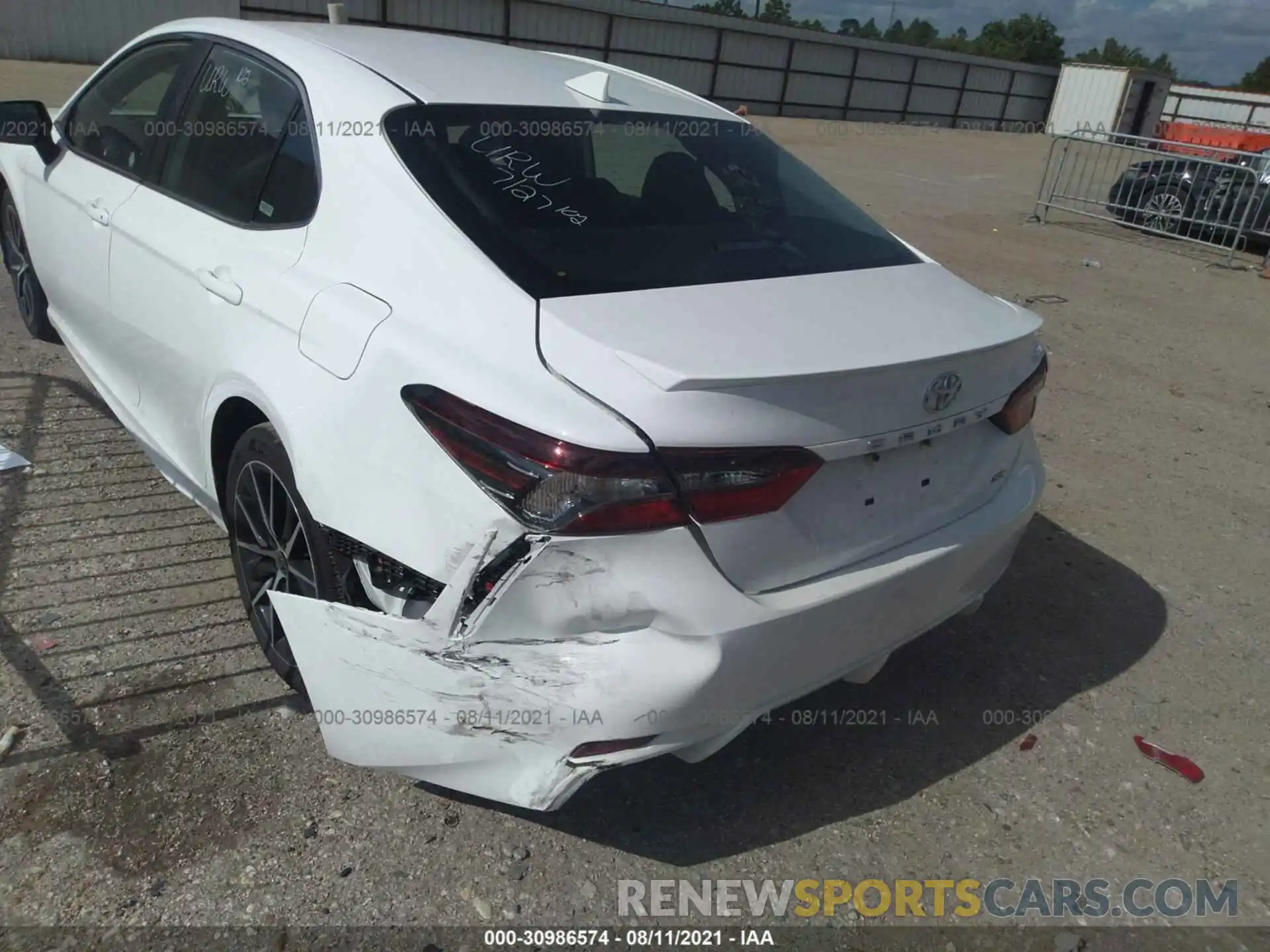 6 Photograph of a damaged car 4T1G11AK0MU553601 TOYOTA CAMRY 2021