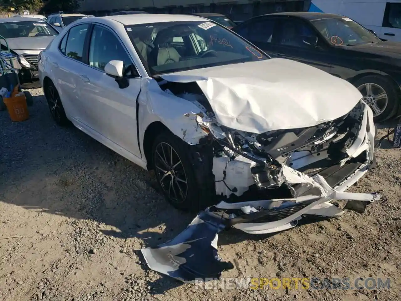 1 Photograph of a damaged car 4T1G11AK0MU571127 TOYOTA CAMRY 2021