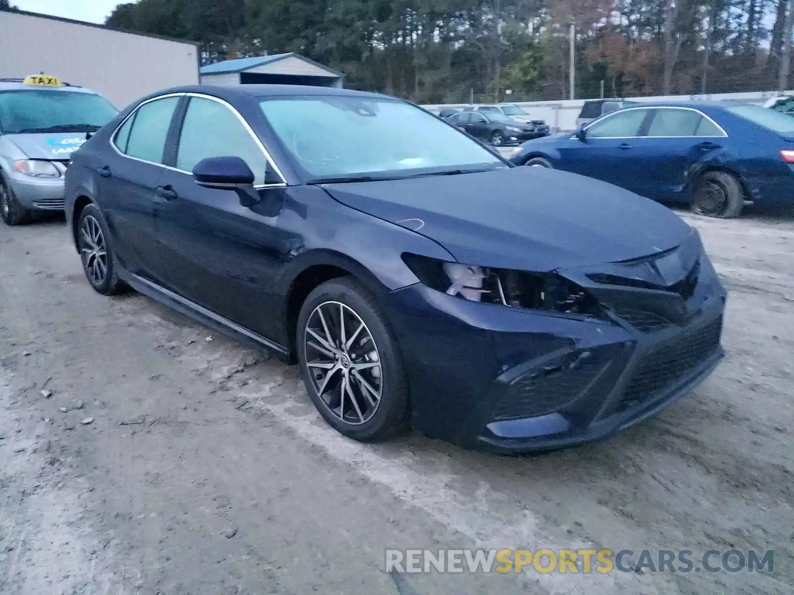 1 Photograph of a damaged car 4T1G11AK0MU616843 TOYOTA CAMRY 2021