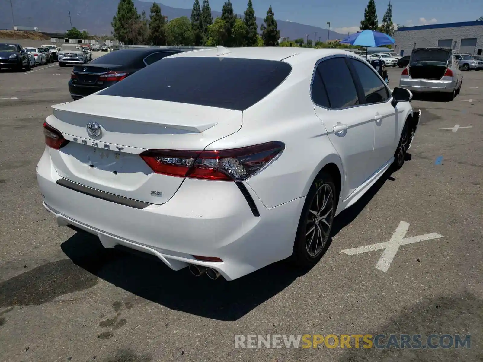 4 Photograph of a damaged car 4T1G11AK1MU404730 TOYOTA CAMRY 2021