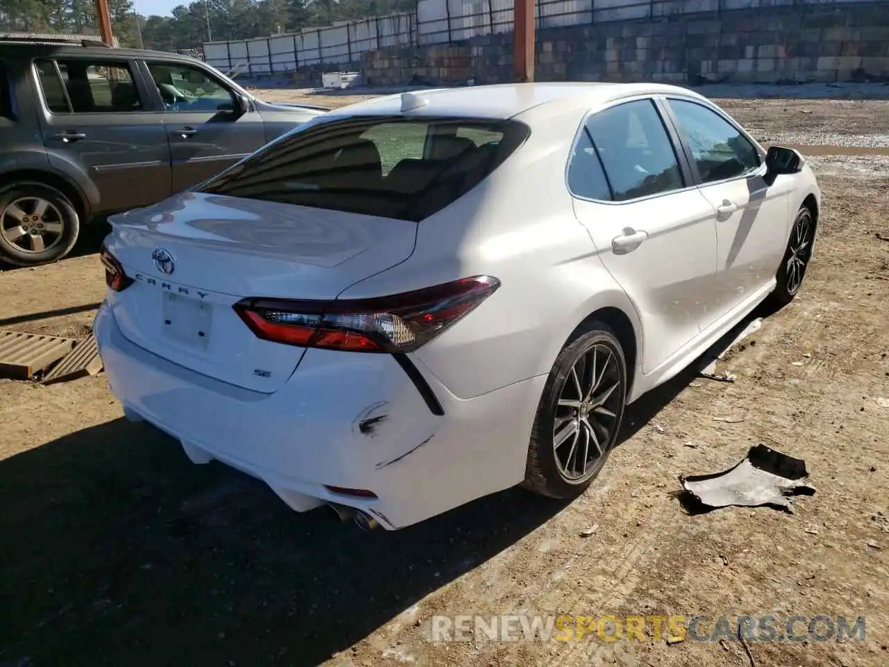 4 Photograph of a damaged car 4T1G11AK1MU409765 TOYOTA CAMRY 2021