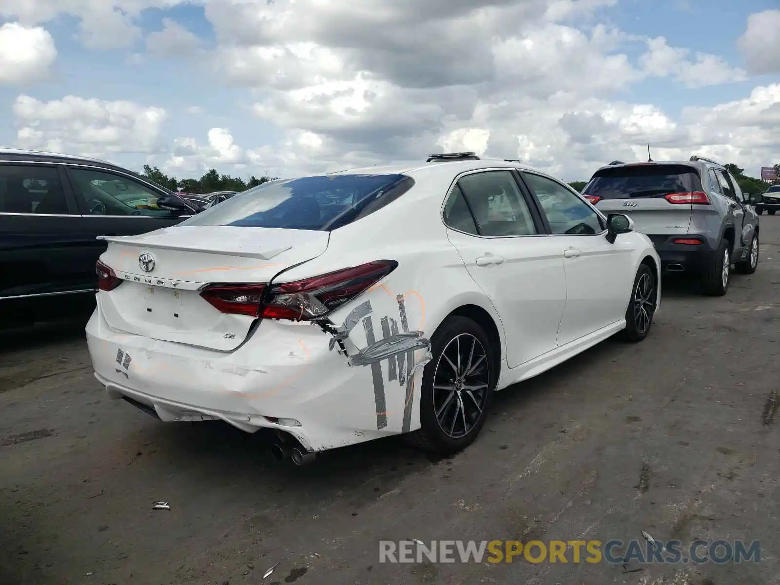 4 Photograph of a damaged car 4T1G11AK1MU419969 TOYOTA CAMRY 2021