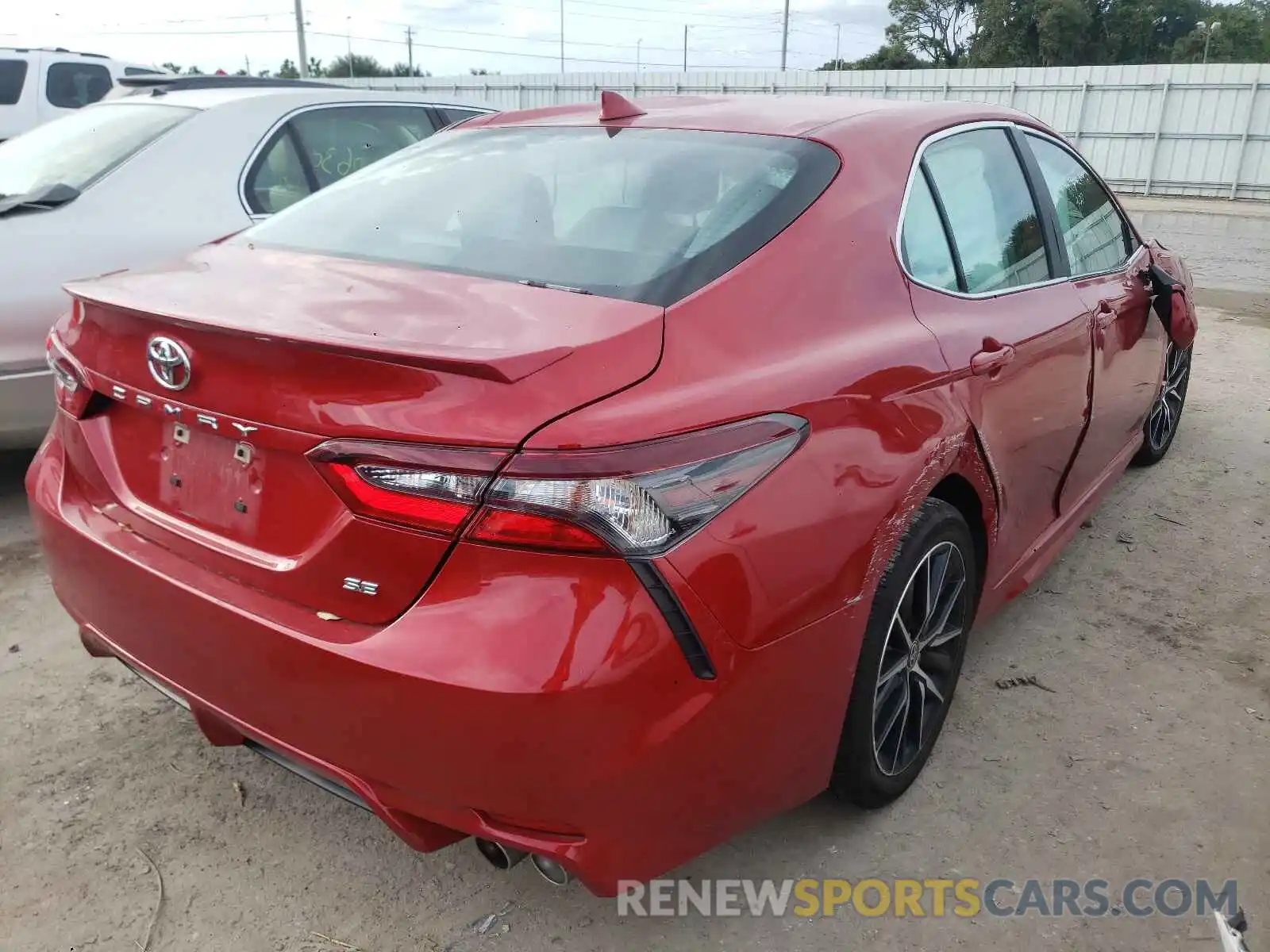 4 Photograph of a damaged car 4T1G11AK1MU429420 TOYOTA CAMRY 2021