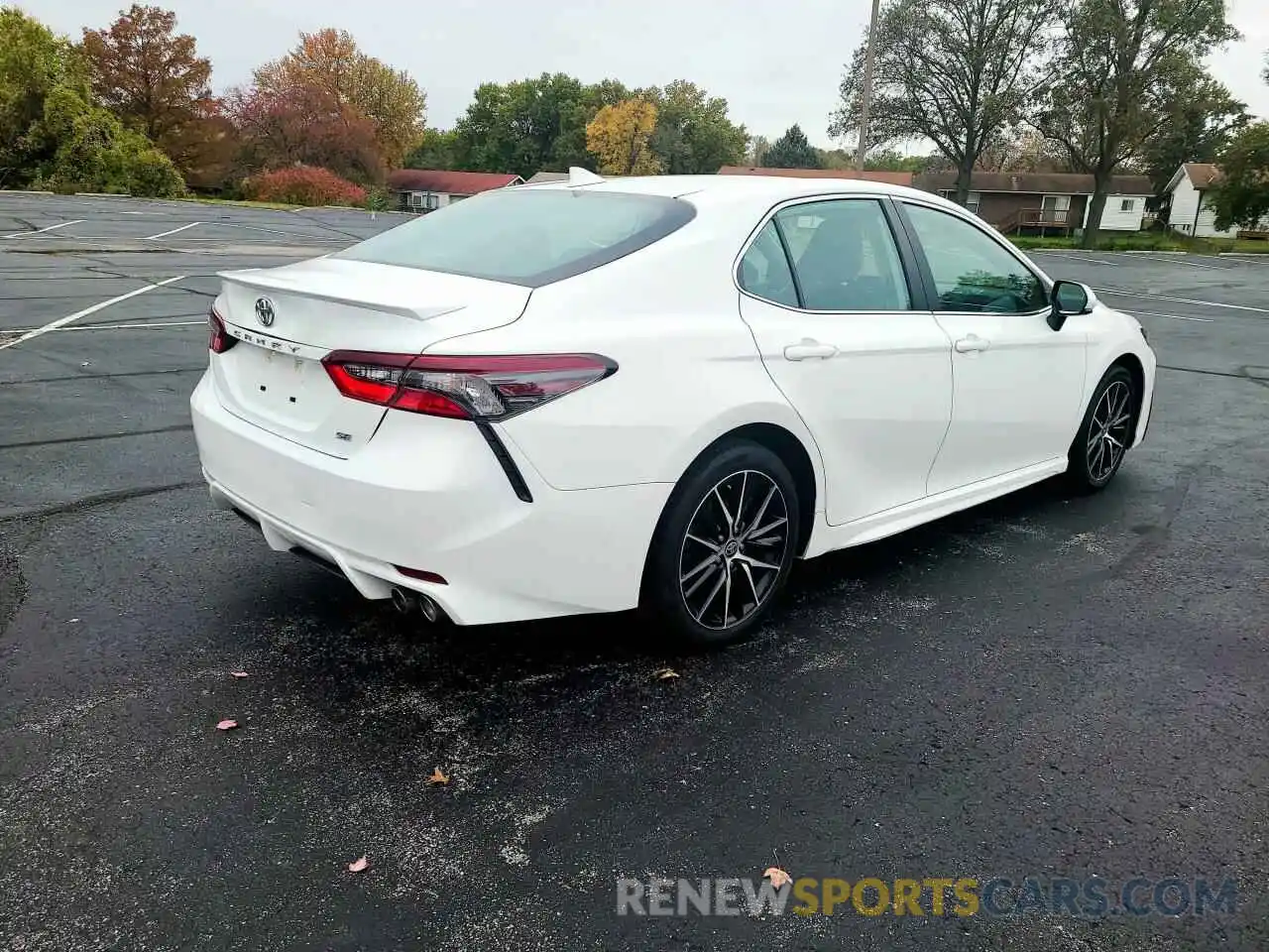 4 Photograph of a damaged car 4T1G11AK1MU476897 TOYOTA CAMRY 2021