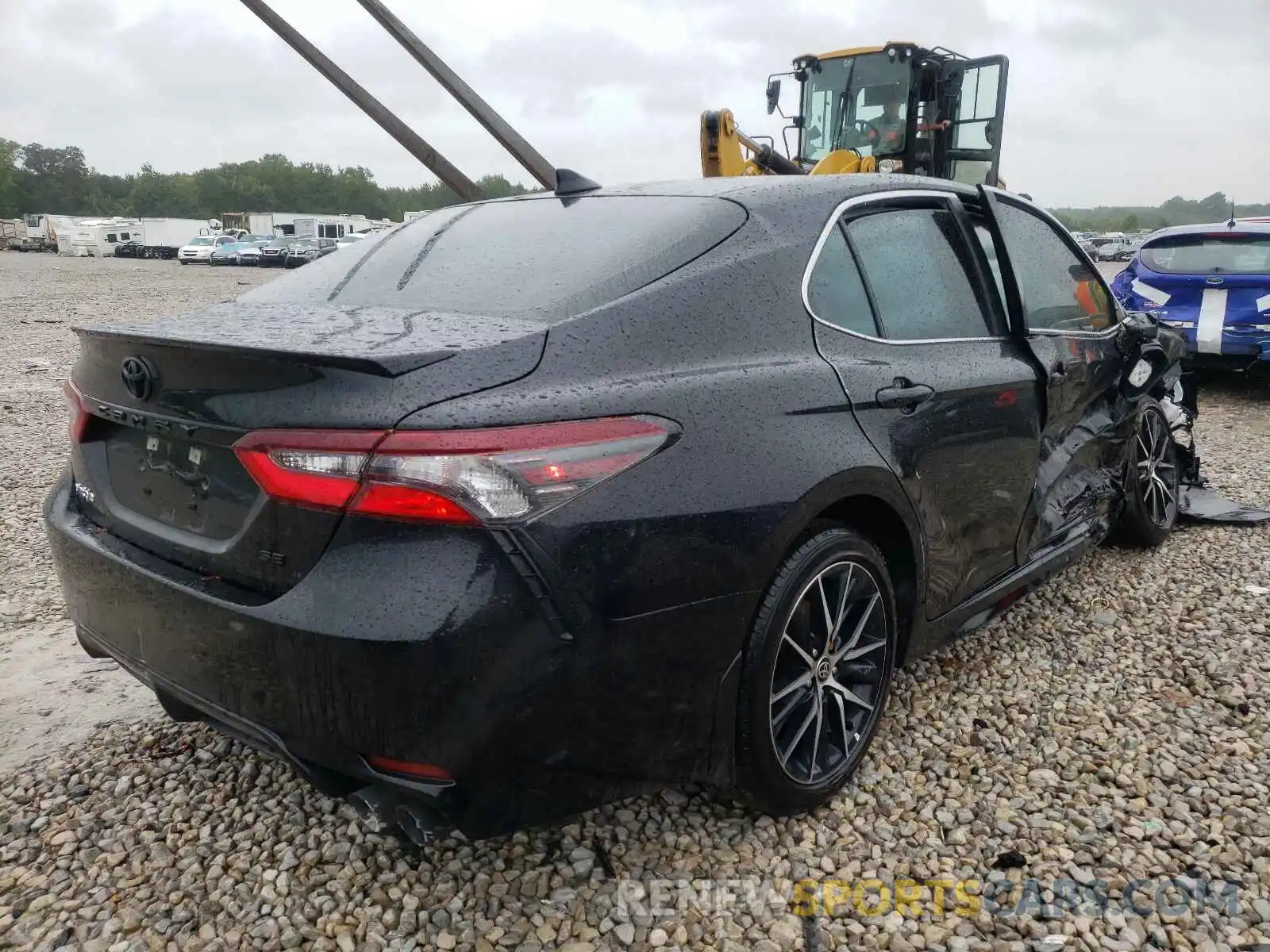 4 Photograph of a damaged car 4T1G11AK1MU514757 TOYOTA CAMRY 2021