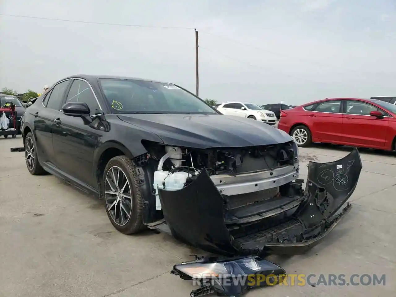 1 Photograph of a damaged car 4T1G11AK1MU522972 TOYOTA CAMRY 2021