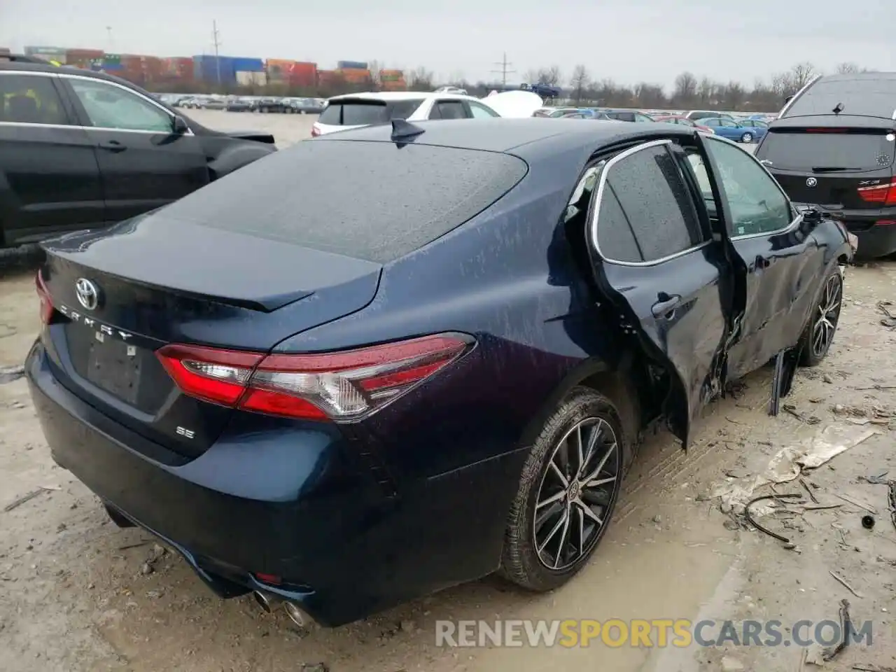 4 Photograph of a damaged car 4T1G11AK1MU538590 TOYOTA CAMRY 2021