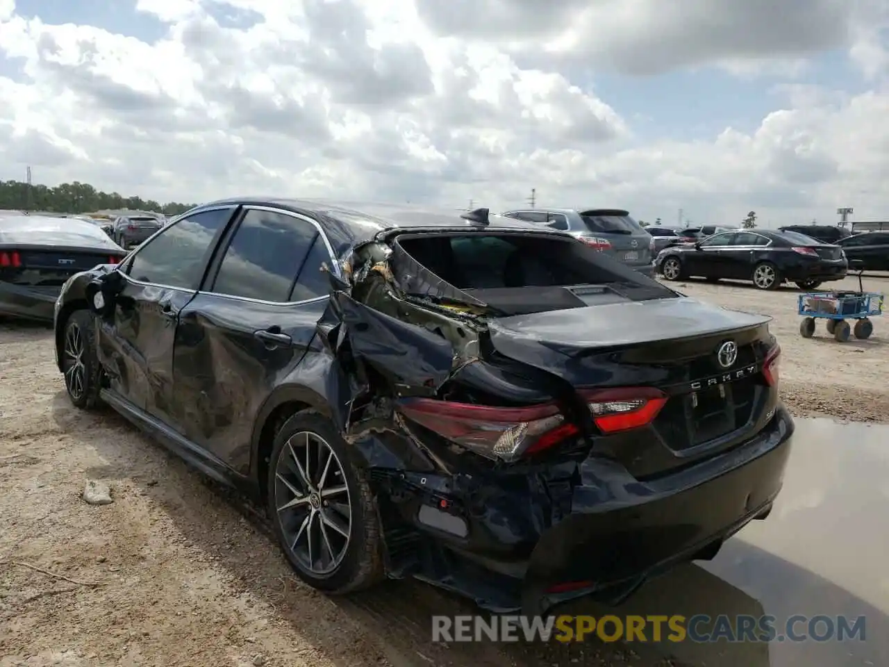 3 Photograph of a damaged car 4T1G11AK1MU543630 TOYOTA CAMRY 2021