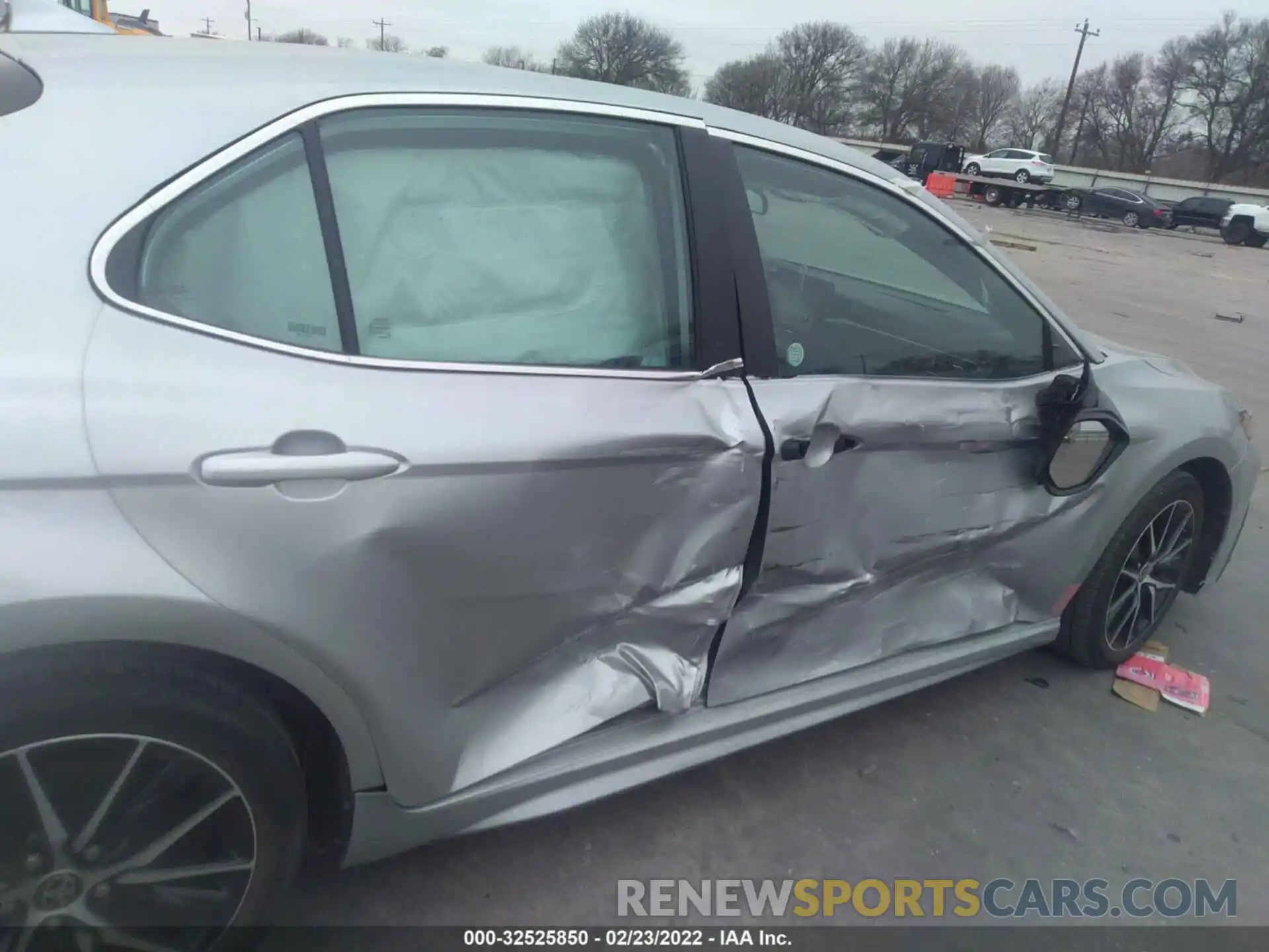 6 Photograph of a damaged car 4T1G11AK1MU556975 TOYOTA CAMRY 2021