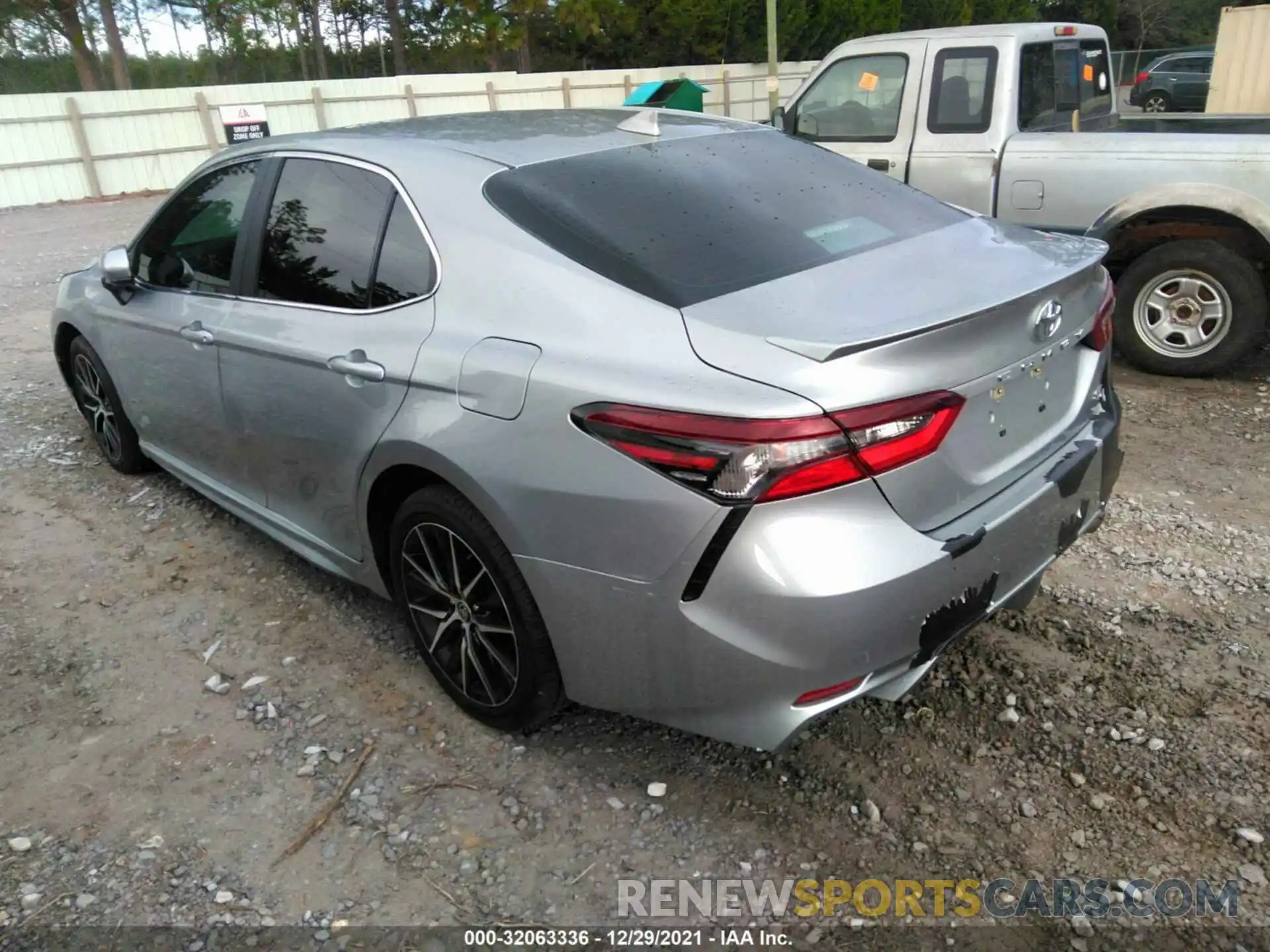 3 Фотография поврежденного автомобиля 4T1G11AK1MU573095 TOYOTA CAMRY 2021