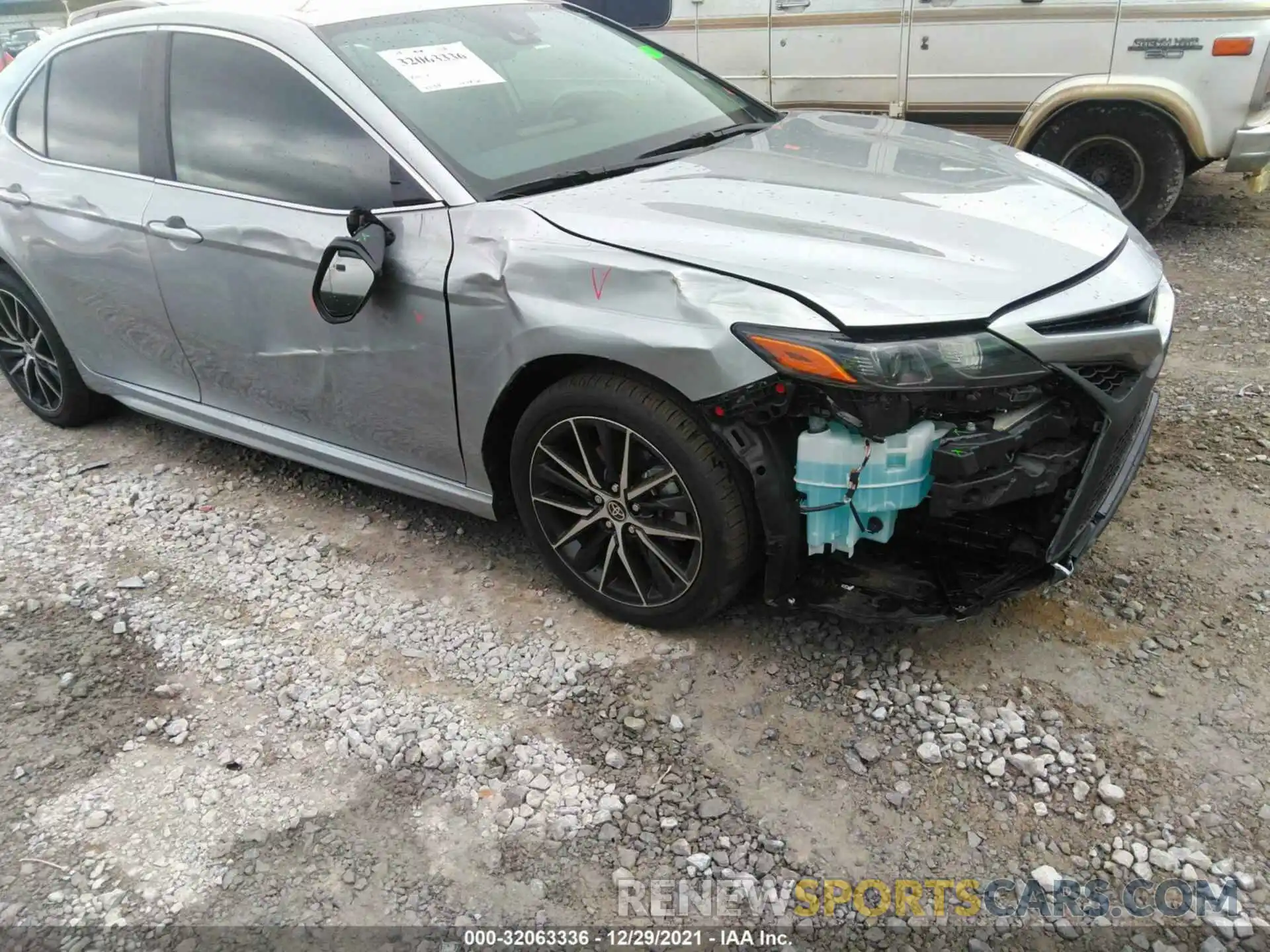 6 Photograph of a damaged car 4T1G11AK1MU573095 TOYOTA CAMRY 2021