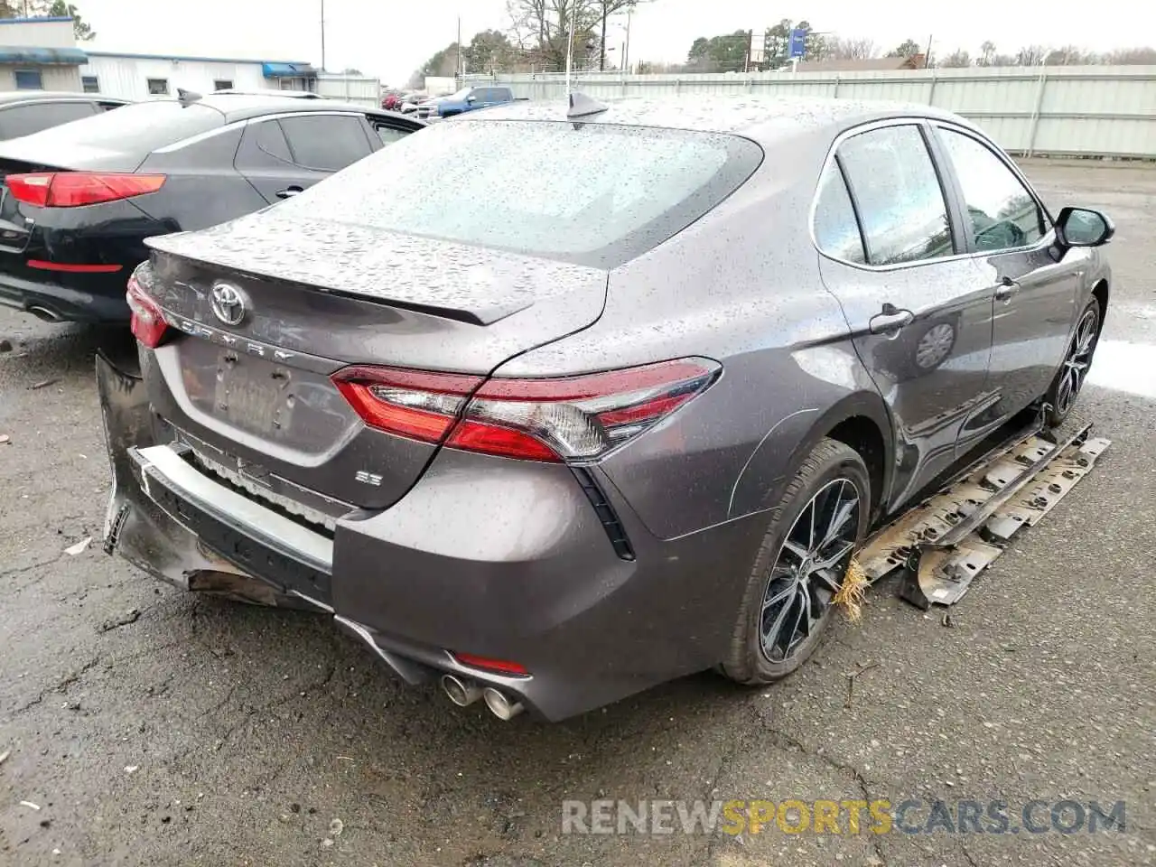 4 Photograph of a damaged car 4T1G11AK1MU584470 TOYOTA CAMRY 2021