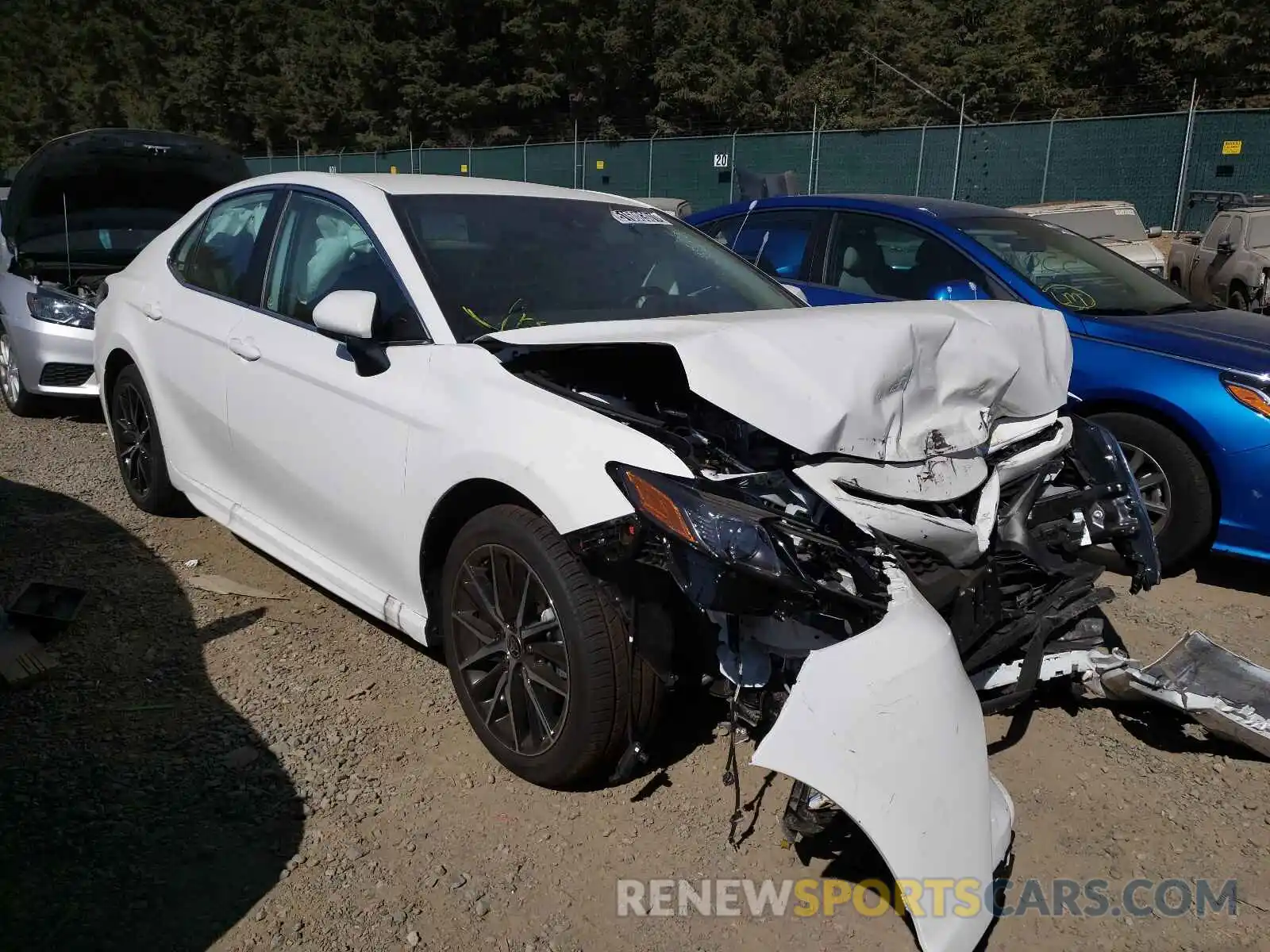 1 Photograph of a damaged car 4T1G11AK1MU585294 TOYOTA CAMRY 2021