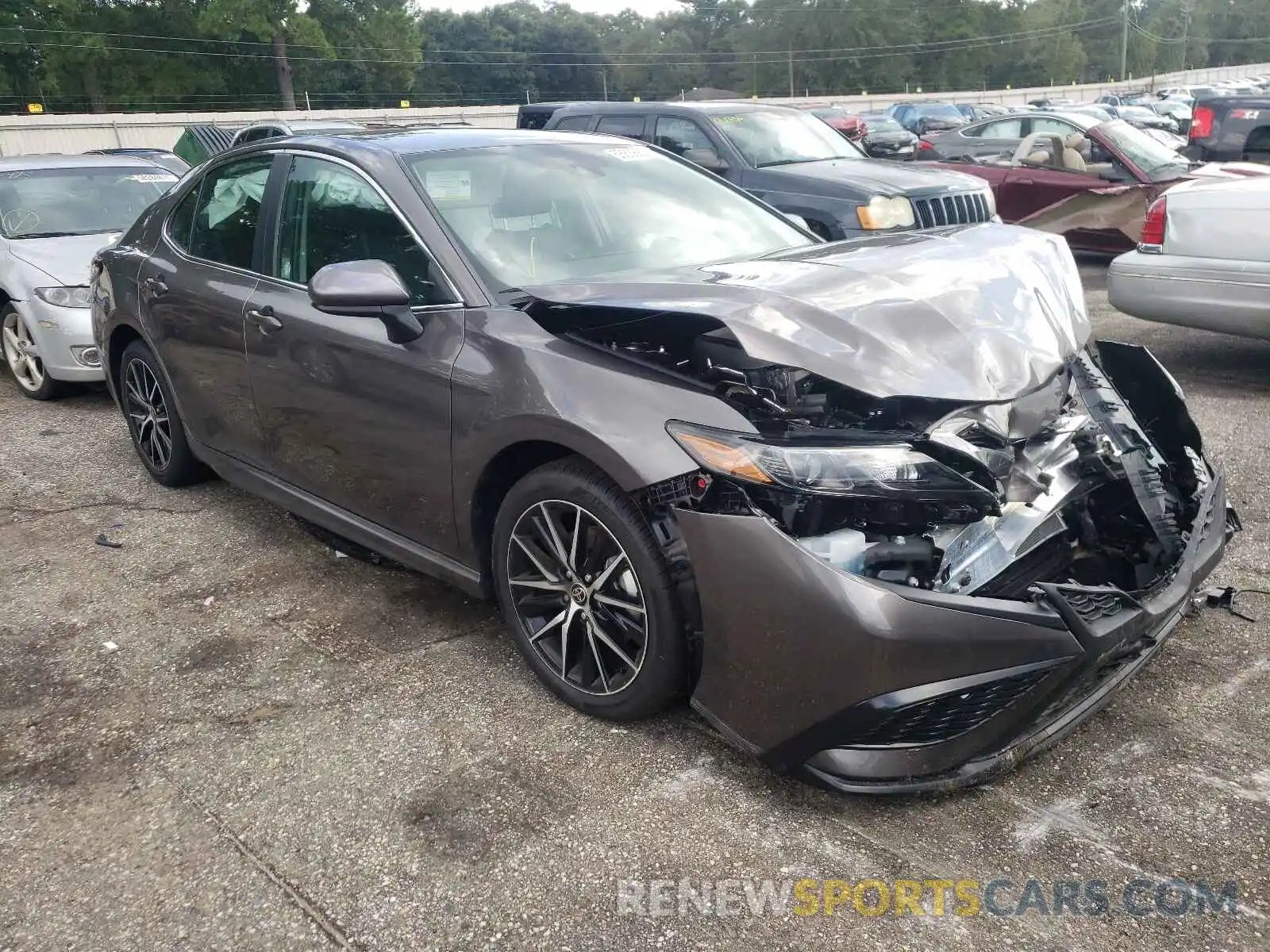 1 Photograph of a damaged car 4T1G11AK1MU585716 TOYOTA CAMRY 2021