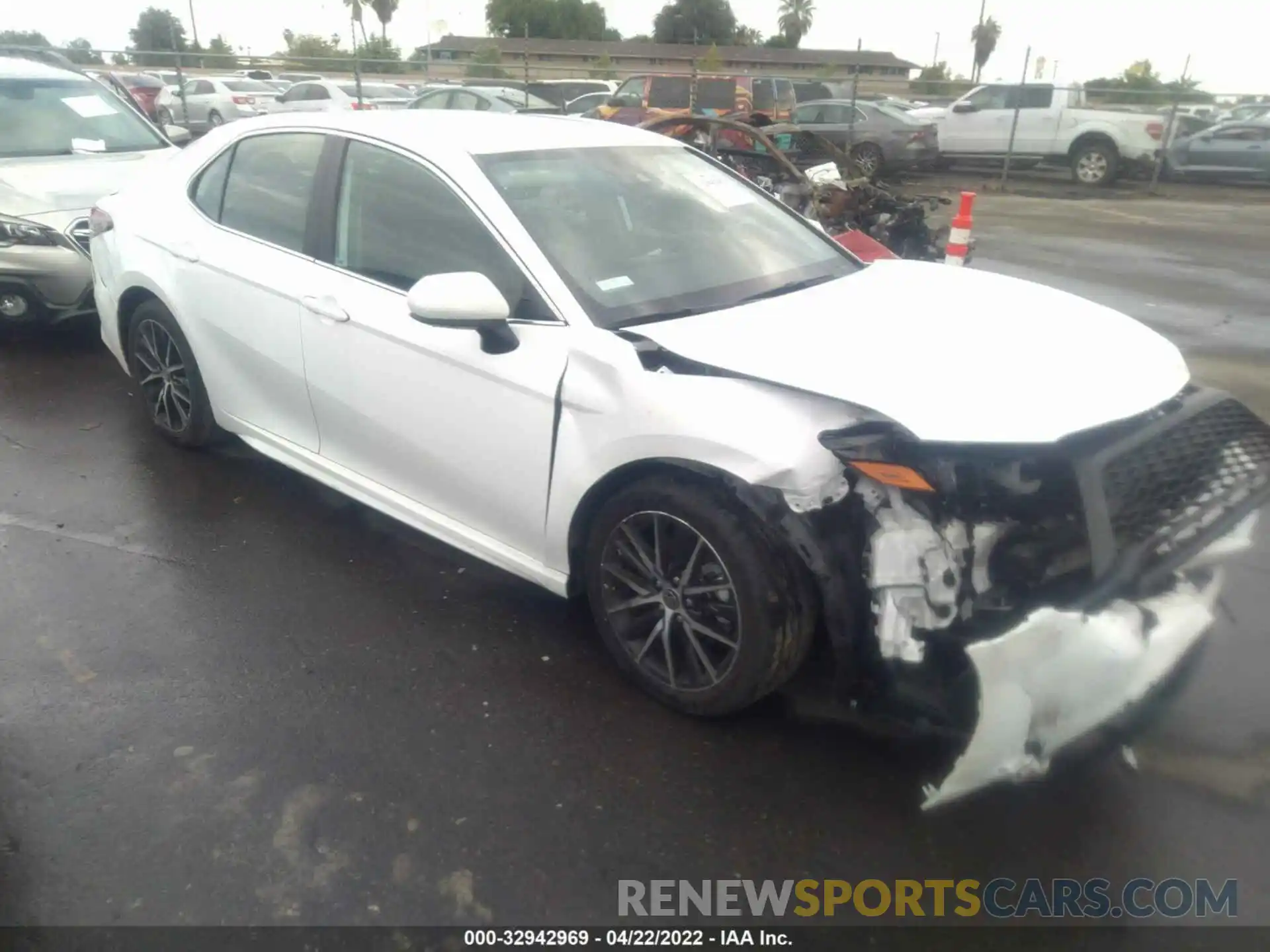 1 Photograph of a damaged car 4T1G11AK1MU592035 TOYOTA CAMRY 2021