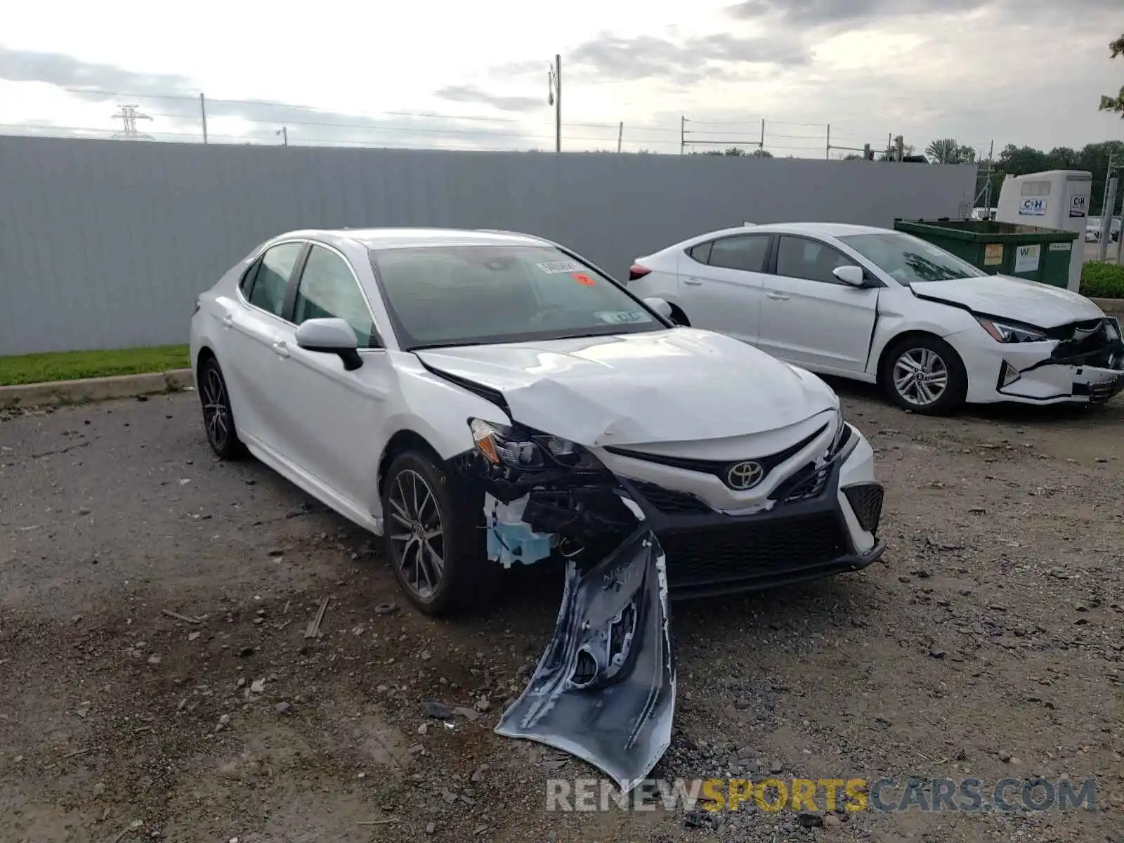 1 Photograph of a damaged car 4T1G11AK1MU601543 TOYOTA CAMRY 2021