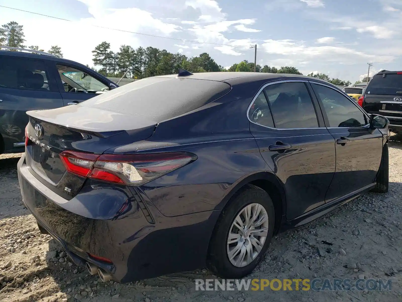 4 Photograph of a damaged car 4T1G11AK2MU405000 TOYOTA CAMRY 2021