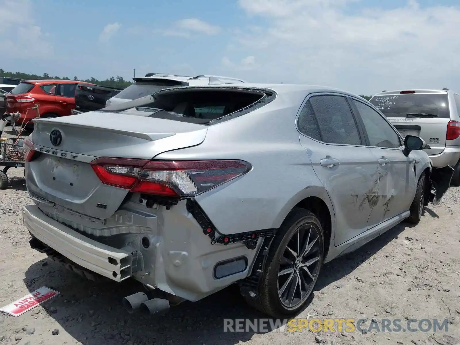 4 Photograph of a damaged car 4T1G11AK2MU410441 TOYOTA CAMRY 2021