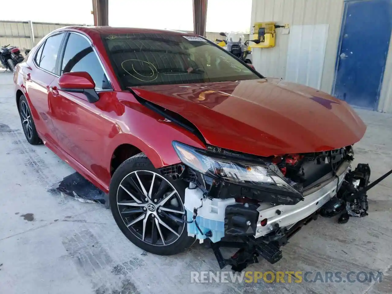 1 Photograph of a damaged car 4T1G11AK2MU420984 TOYOTA CAMRY 2021