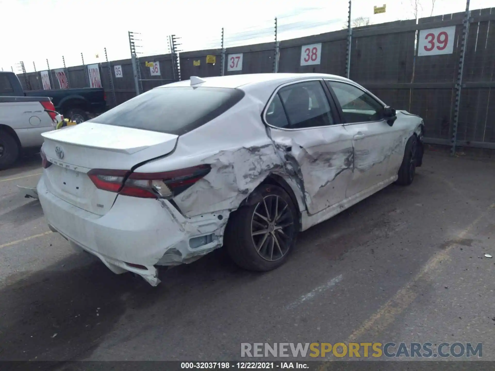 4 Photograph of a damaged car 4T1G11AK2MU444105 TOYOTA CAMRY 2021