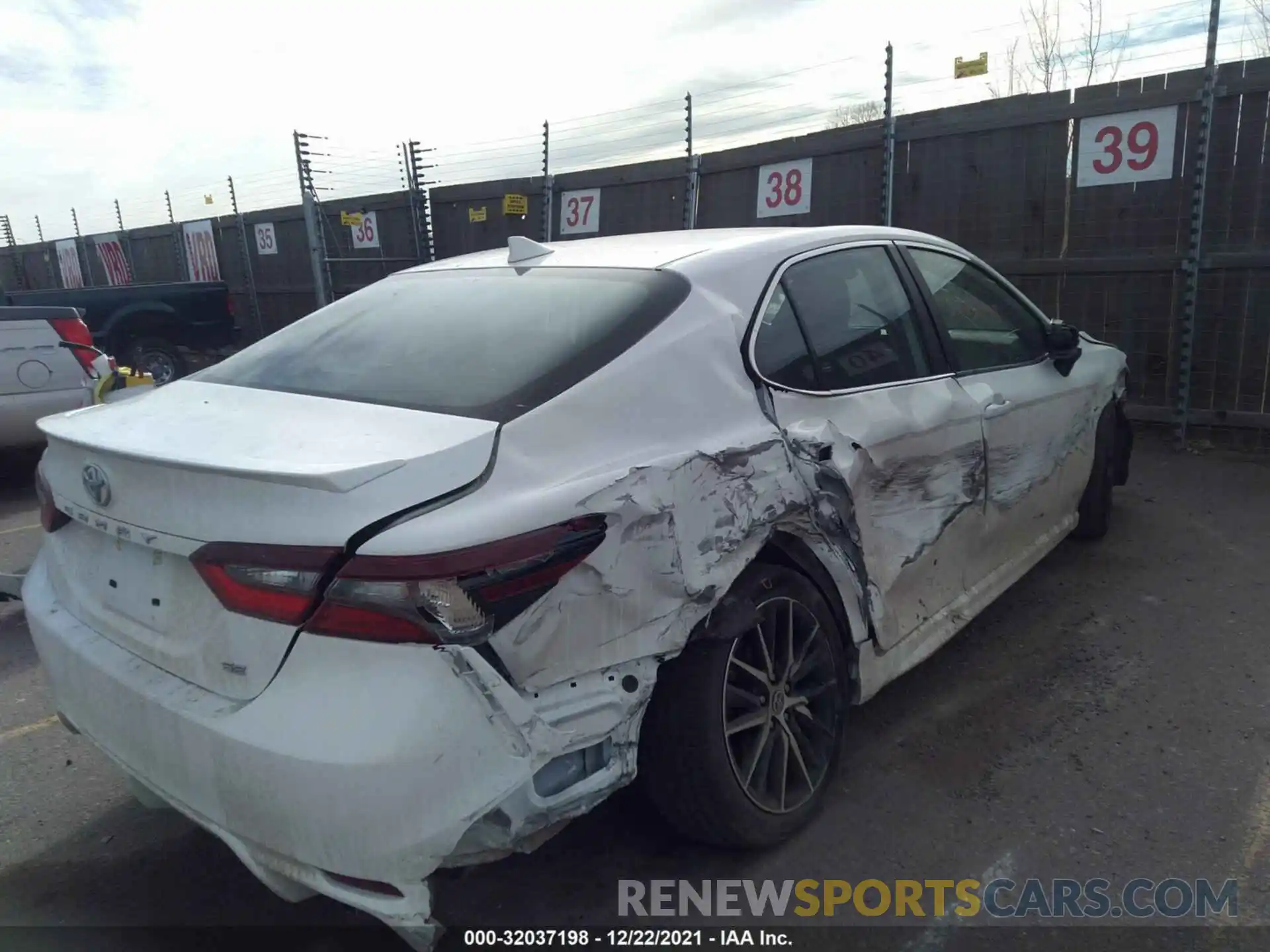 6 Photograph of a damaged car 4T1G11AK2MU444105 TOYOTA CAMRY 2021