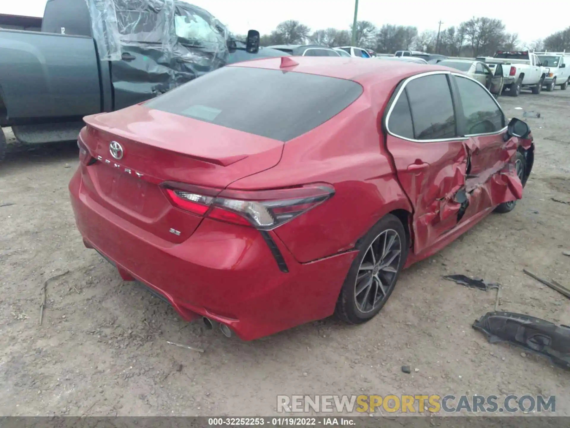 4 Photograph of a damaged car 4T1G11AK2MU456464 TOYOTA CAMRY 2021