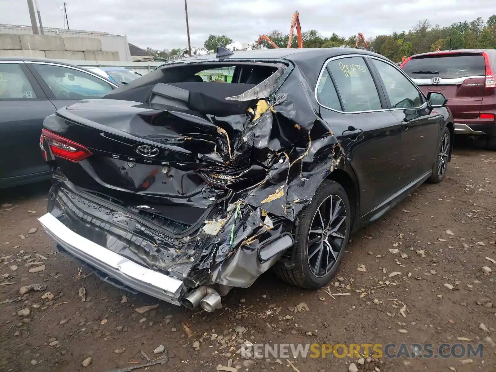 4 Photograph of a damaged car 4T1G11AK2MU463642 TOYOTA CAMRY 2021