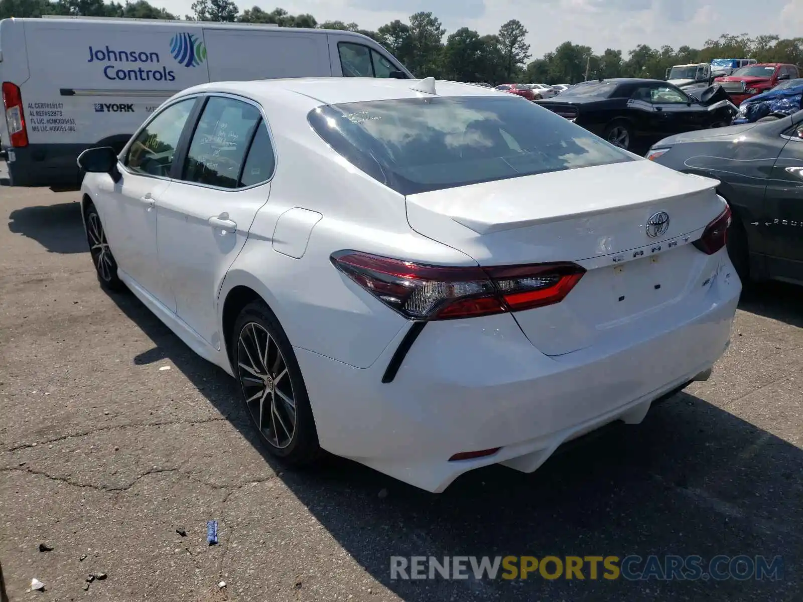 3 Photograph of a damaged car 4T1G11AK2MU540686 TOYOTA CAMRY 2021