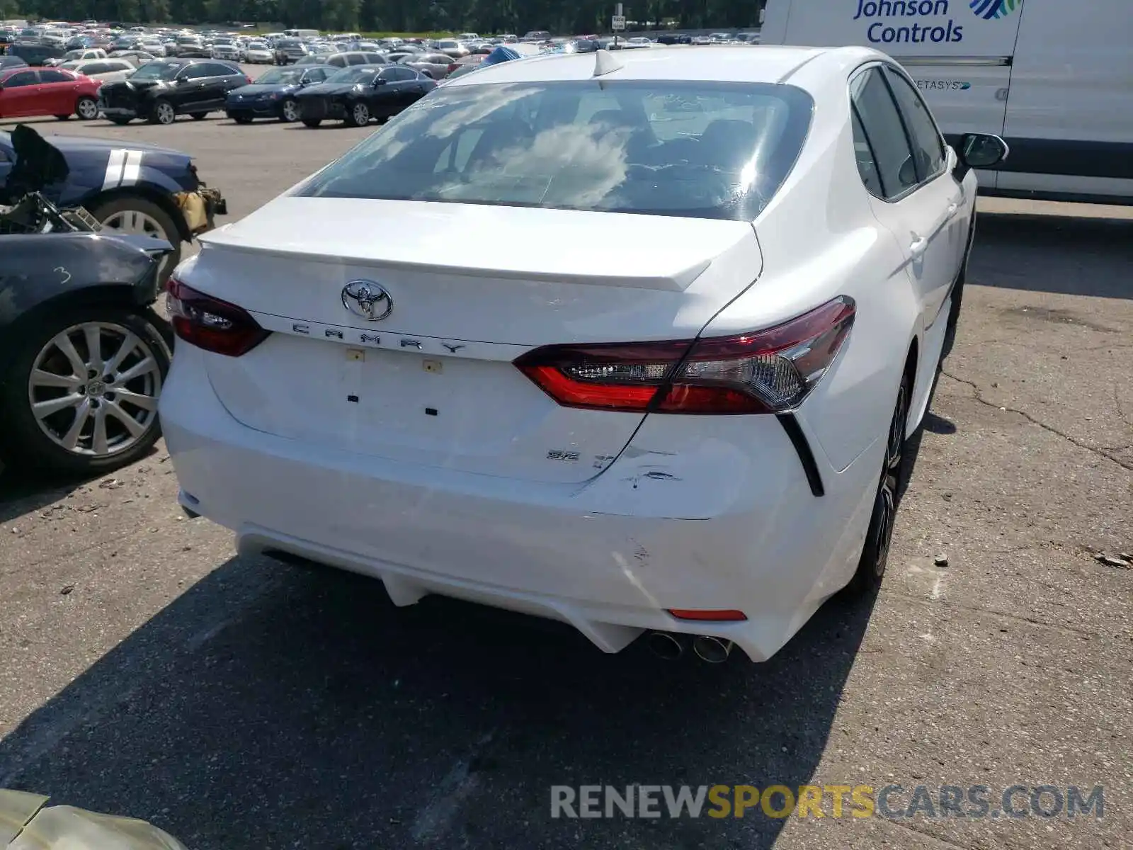 9 Photograph of a damaged car 4T1G11AK2MU540686 TOYOTA CAMRY 2021