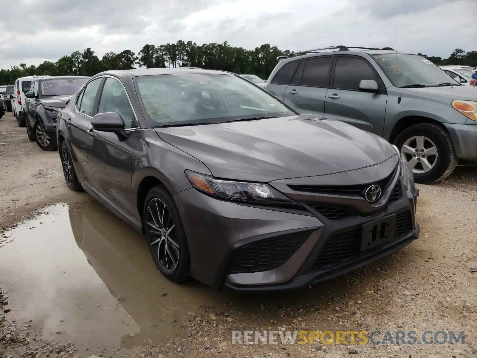 1 Photograph of a damaged car 4T1G11AK2MU570805 TOYOTA CAMRY 2021