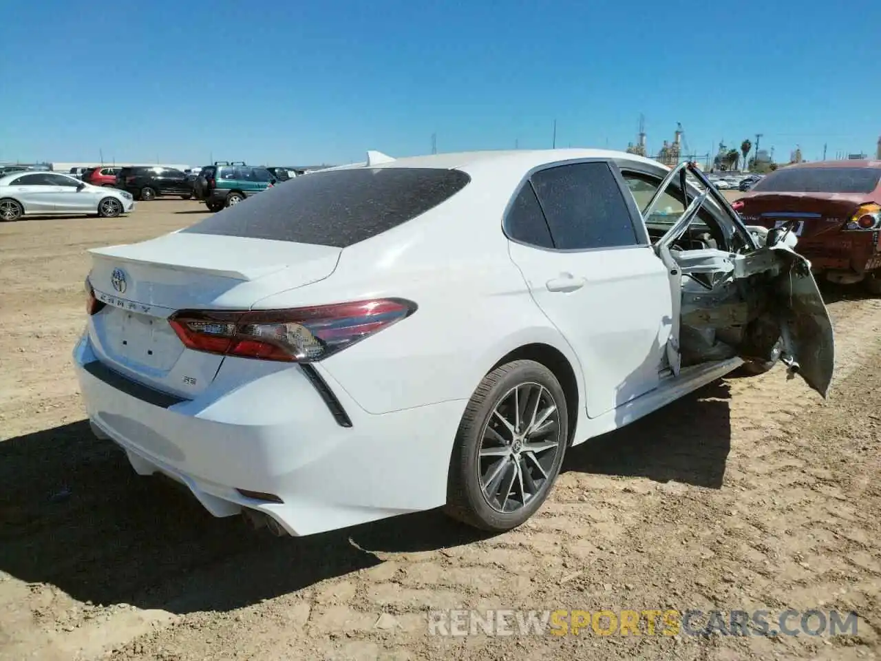 4 Photograph of a damaged car 4T1G11AK2MU579374 TOYOTA CAMRY 2021