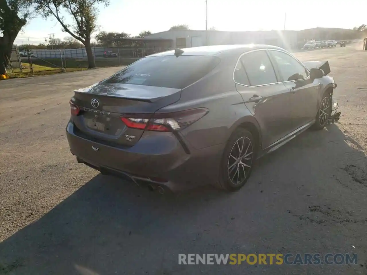 4 Photograph of a damaged car 4T1G11AK2MU610736 TOYOTA CAMRY 2021