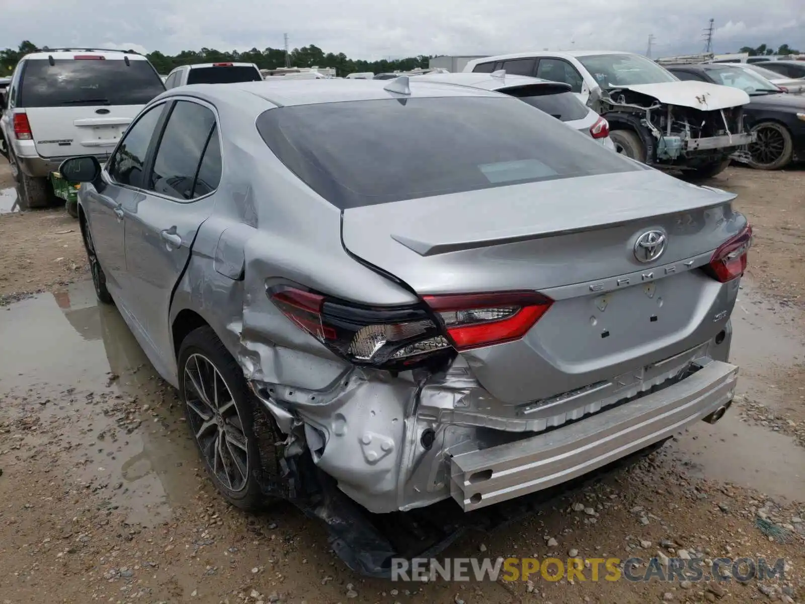 3 Photograph of a damaged car 4T1G11AK3MU405622 TOYOTA CAMRY 2021