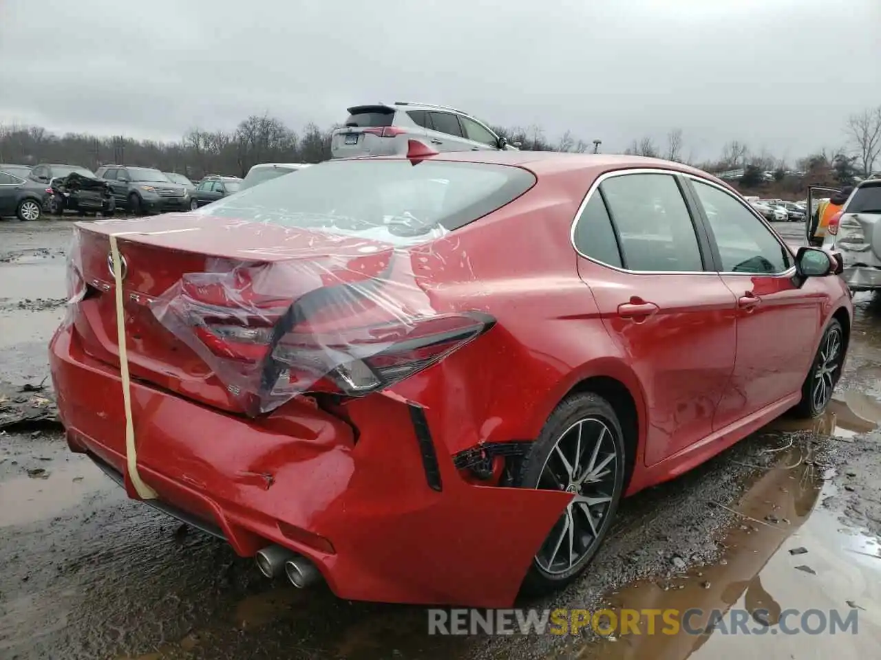 4 Photograph of a damaged car 4T1G11AK3MU450365 TOYOTA CAMRY 2021