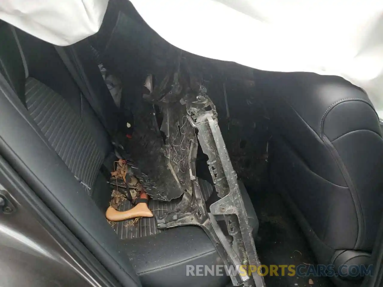 10 Photograph of a damaged car 4T1G11AK3MU488162 TOYOTA CAMRY 2021