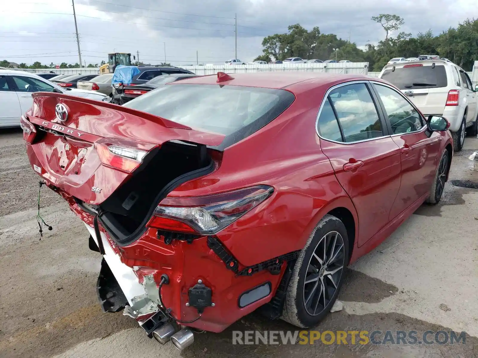 4 Photograph of a damaged car 4T1G11AK3MU495855 TOYOTA CAMRY 2021