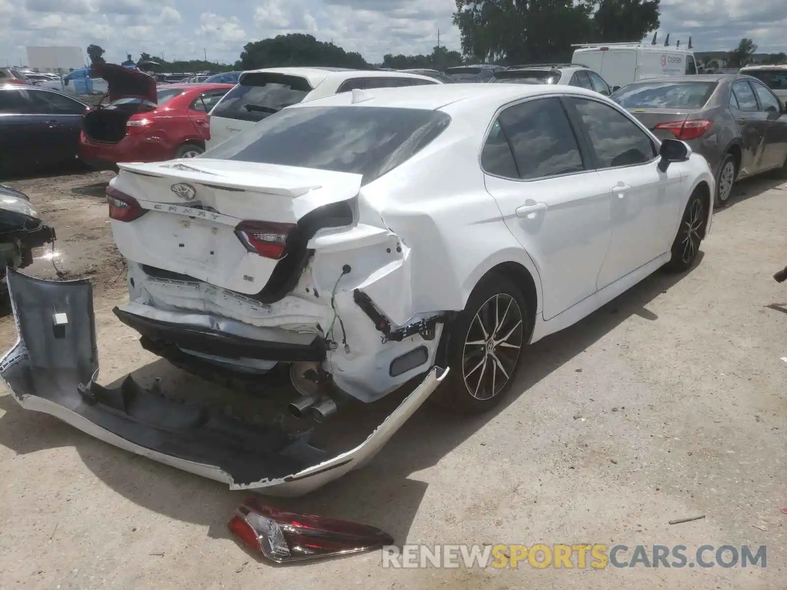 4 Photograph of a damaged car 4T1G11AK3MU532533 TOYOTA CAMRY 2021