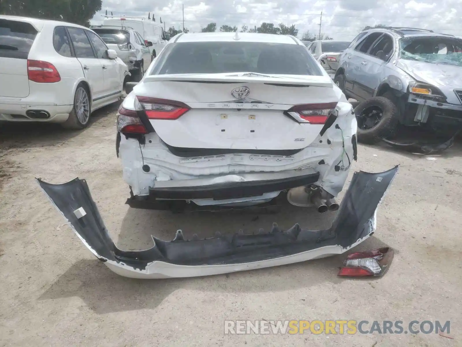 9 Photograph of a damaged car 4T1G11AK3MU532533 TOYOTA CAMRY 2021